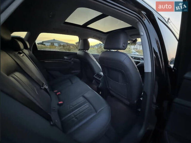 Чорний Ауді E-Tron, об'ємом двигуна 0 л та пробігом 201 тис. км за 23500 $, фото 12 на Automoto.ua