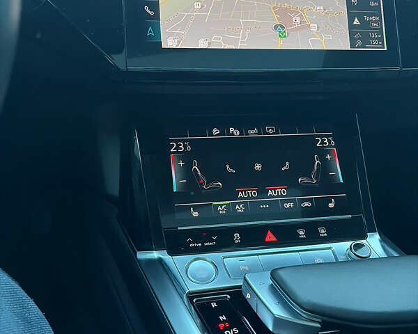 Черный Ауди E-Tron, объемом двигателя 0 л и пробегом 88 тыс. км за 28000 $, фото 11 на Automoto.ua