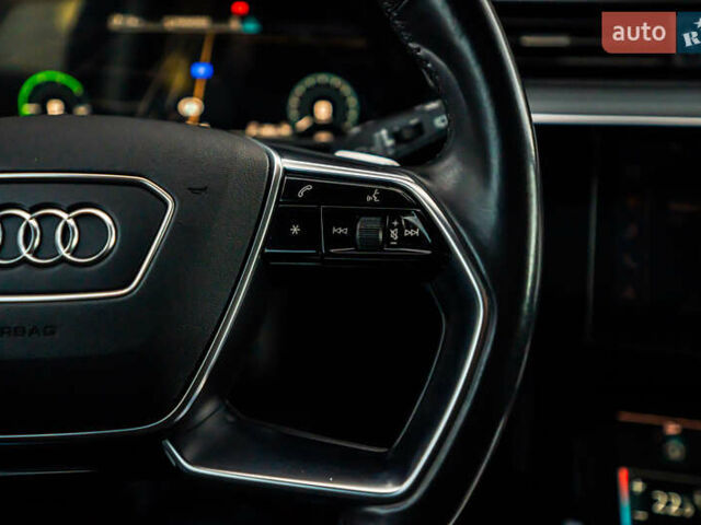 Черный Ауди E-Tron, объемом двигателя 0 л и пробегом 133 тыс. км за 28900 $, фото 72 на Automoto.ua