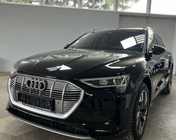 Чорний Ауді E-Tron, об'ємом двигуна 0 л та пробігом 66 тис. км за 27800 $, фото 1 на Automoto.ua
