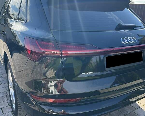 Черный Ауди E-Tron, объемом двигателя 0 л и пробегом 184 тыс. км за 30000 $, фото 8 на Automoto.ua