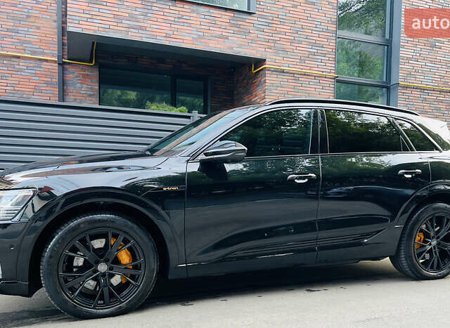Ауді E-Tron 2019 у Тернополі на Automoto.ua Чорний Ауді E-Tron, об'ємом двигуна 0 л та пробігом 120 тис. км за 37000 $, фото 4 на Automoto.ua