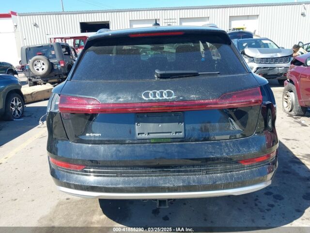 Черный Ауди E-Tron, объемом двигателя 0 л и пробегом 96 тыс. км за 18900 $, фото 4 на Automoto.ua