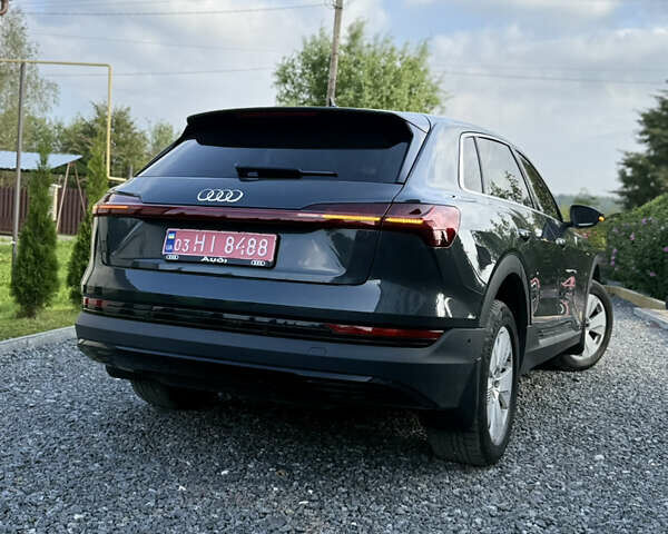 Чорний Ауді E-Tron, об'ємом двигуна 0 л та пробігом 125 тис. км за 28000 $, фото 13 на Automoto.ua