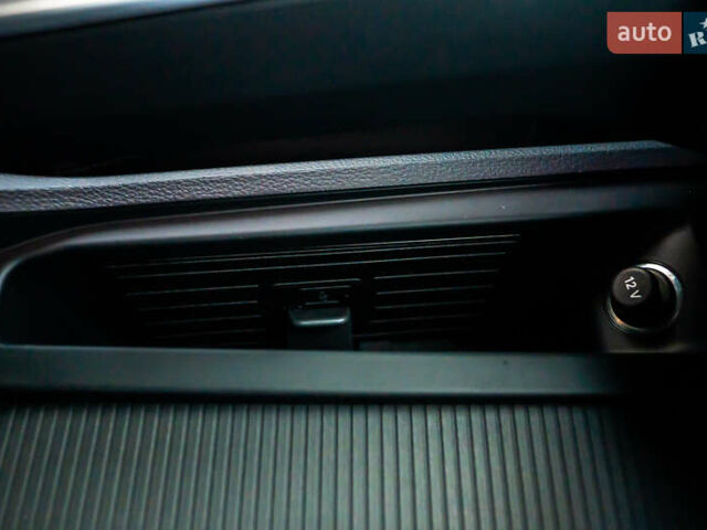 Чорний Ауді E-Tron, об'ємом двигуна 0 л та пробігом 100 тис. км за 31400 $, фото 103 на Automoto.ua