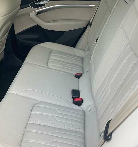 Чорний Ауді E-Tron, об'ємом двигуна 0 л та пробігом 137 тис. км за 27500 $, фото 9 на Automoto.ua