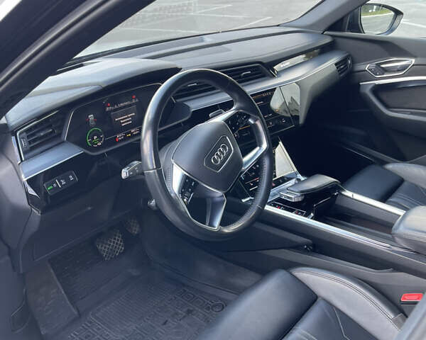 Чорний Ауді E-Tron, об'ємом двигуна 0 л та пробігом 81 тис. км за 39000 $, фото 7 на Automoto.ua