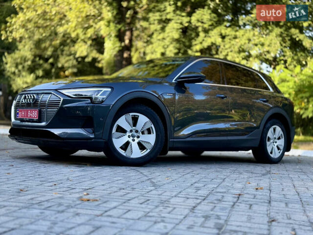 Черный Ауди E-Tron, объемом двигателя 0 л и пробегом 128 тыс. км за 28200 $, фото 17 на Automoto.ua