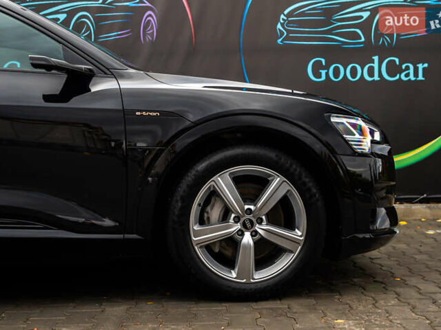 Чорний Ауді E-Tron, об'ємом двигуна 0 л та пробігом 100 тис. км за 31400 $, фото 3 на Automoto.ua