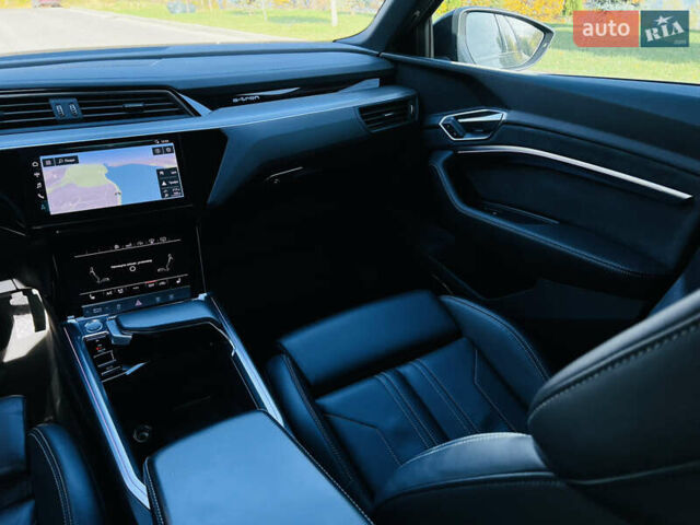 Ауді E-Tron 2019 у Тернополі на Automoto.ua Чорний Ауді E-Tron, об'ємом двигуна 0 л та пробігом 120 тис. км за 37000 $, фото 20 на Automoto.ua