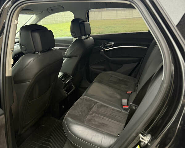 Чорний Ауді E-Tron, об'ємом двигуна 0 л та пробігом 142 тис. км за 23500 $, фото 11 на Automoto.ua