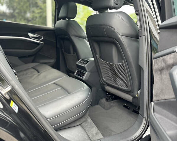 Черный Ауди E-Tron, объемом двигателя 0 л и пробегом 151 тыс. км за 27700 $, фото 30 на Automoto.ua