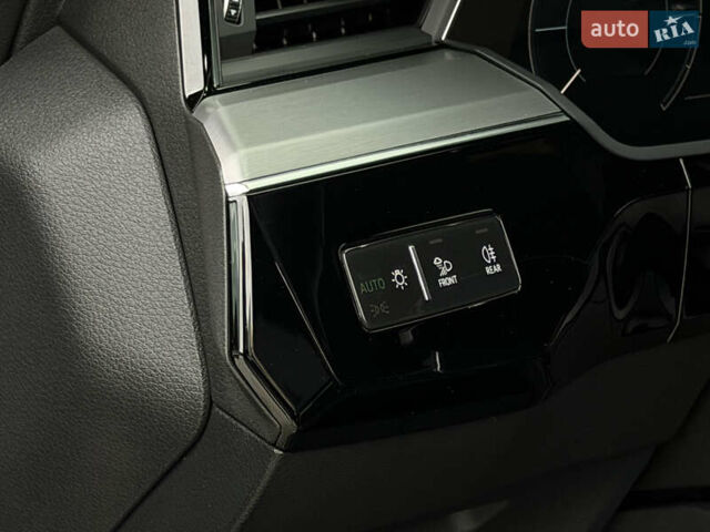 Чорний Ауді E-Tron, об'ємом двигуна 0 л та пробігом 162 тис. км за 28500 $, фото 69 на Automoto.ua