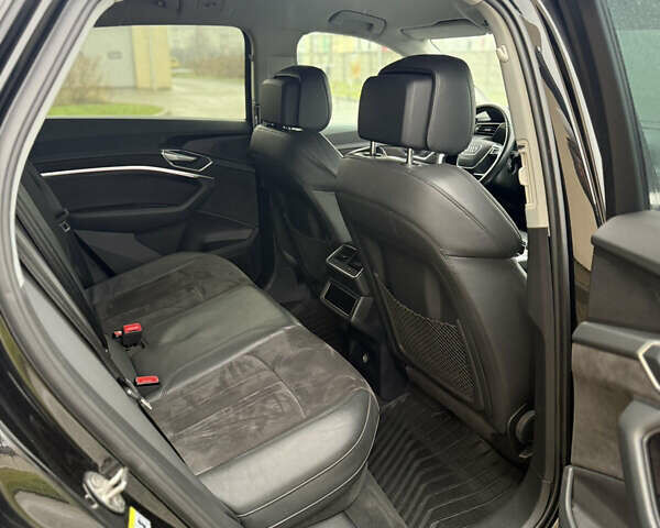 Чорний Ауді E-Tron, об'ємом двигуна 0 л та пробігом 142 тис. км за 23500 $, фото 10 на Automoto.ua