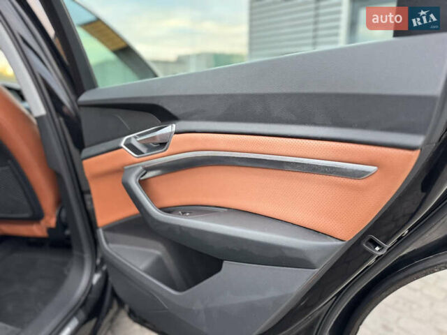 Ауді E-Tron 2019 у Рівному на Automoto.ua Чорний Ауді E-Tron, об'ємом двигуна 0 л та пробігом 220 тис. км за 23500 $, фото 24 на Automoto.ua