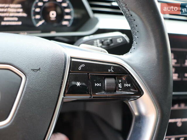 Чорний Ауді E-Tron, об'ємом двигуна 0 л та пробігом 86 тис. км за 29800 $, фото 24 на Automoto.ua