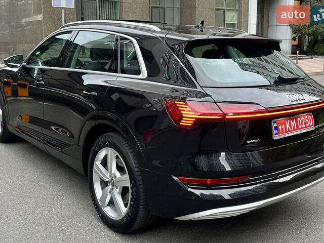 Чорний Ауді E-Tron, об'ємом двигуна 0 л та пробігом 204 тис. км за 21900 $, фото 5 на Automoto.ua