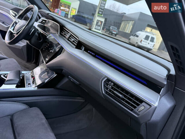 Черный Ауди E-Tron, объемом двигателя 0 л и пробегом 88 тыс. км за 29999 $, фото 81 на Automoto.ua