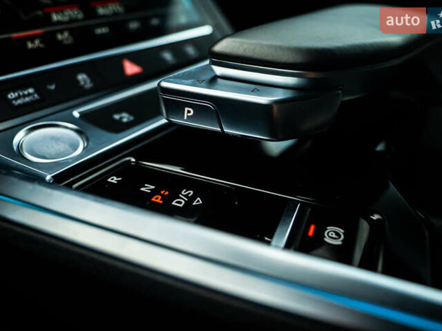 Чорний Ауді E-Tron, об'ємом двигуна 0 л та пробігом 100 тис. км за 31400 $, фото 87 на Automoto.ua