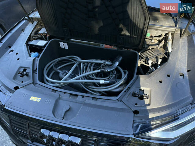 Черный Ауди E-Tron, объемом двигателя 0 л и пробегом 169 тыс. км за 28200 $, фото 14 на Automoto.ua