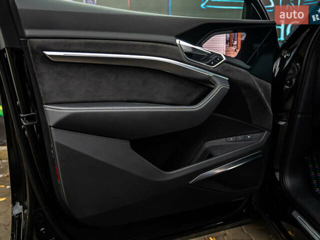 Чорний Ауді E-Tron, об'ємом двигуна 0 л та пробігом 100 тис. км за 31400 $, фото 59 на Automoto.ua