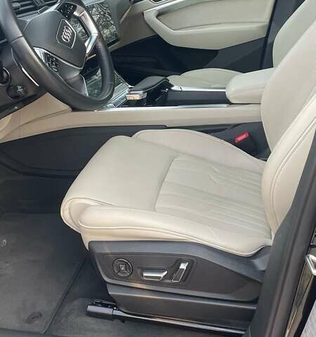 Чорний Ауді E-Tron, об'ємом двигуна 0 л та пробігом 137 тис. км за 27500 $, фото 11 на Automoto.ua