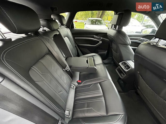 Черный Ауди E-Tron, объемом двигателя 0 л и пробегом 101 тыс. км за 29350 $, фото 69 на Automoto.ua