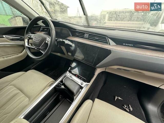 Чорний Ауді E-Tron, об'ємом двигуна 0 л та пробігом 97 тис. км за 19000 $, фото 8 на Automoto.ua