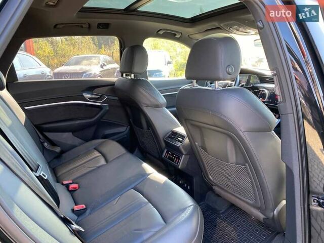 Черный Ауди E-Tron, объемом двигателя 0 л и пробегом 81 тыс. км за 34950 $, фото 28 на Automoto.ua