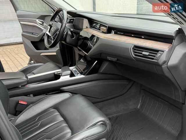 Чорний Ауді E-Tron, об'ємом двигуна 0 л та пробігом 76 тис. км за 31000 $, фото 36 на Automoto.ua