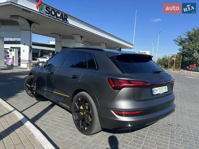 Черный Ауди E-Tron, объемом двигателя 0 л и пробегом 182 тыс. км за 25900 $, фото 5 на Automoto.ua