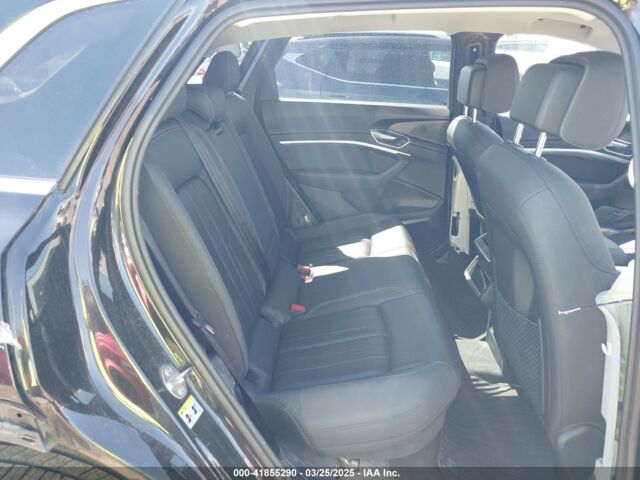 Черный Ауди E-Tron, объемом двигателя 0 л и пробегом 96 тыс. км за 18900 $, фото 9 на Automoto.ua