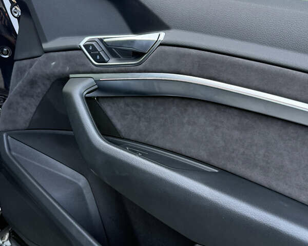 Черный Ауди E-Tron, объемом двигателя 0 л и пробегом 77 тыс. км за 30900 $, фото 49 на Automoto.ua