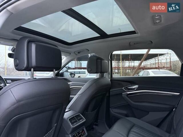 Черный Ауди E-Tron, объемом двигателя 0 л и пробегом 65 тыс. км за 29700 $, фото 30 на Automoto.ua