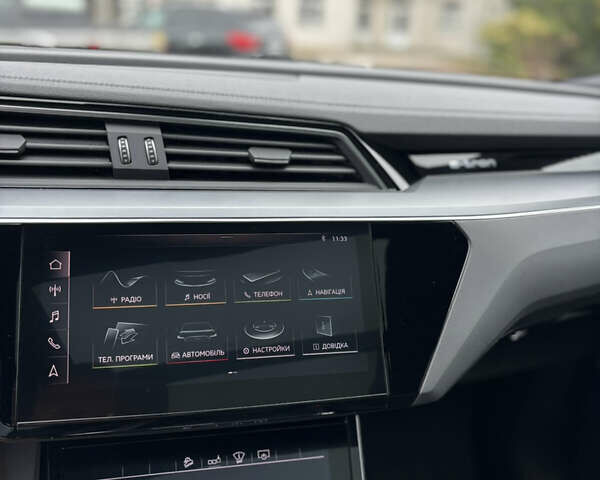 Черный Ауди E-Tron, объемом двигателя 0 л и пробегом 151 тыс. км за 27700 $, фото 16 на Automoto.ua