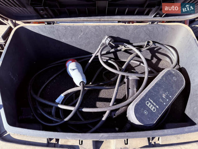 Чорний Ауді E-Tron, об'ємом двигуна 0 л та пробігом 118 тис. км за 19800 $, фото 8 на Automoto.ua
