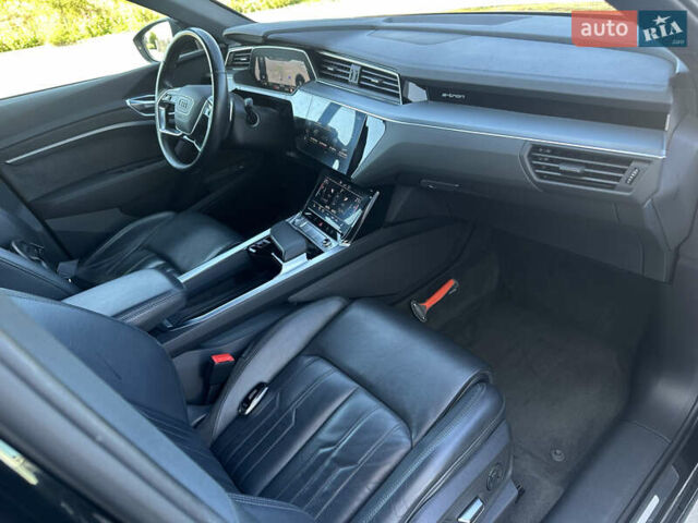 Черный Ауди E-Tron, объемом двигателя 0 л и пробегом 120 тыс. км за 28999 $, фото 28 на Automoto.ua