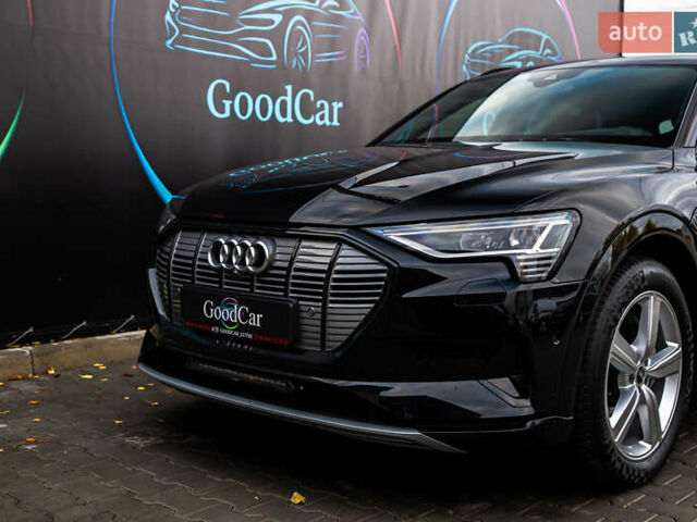 Чорний Ауді E-Tron, об'ємом двигуна 0 л та пробігом 100 тис. км за 31400 $, фото 6 на Automoto.ua