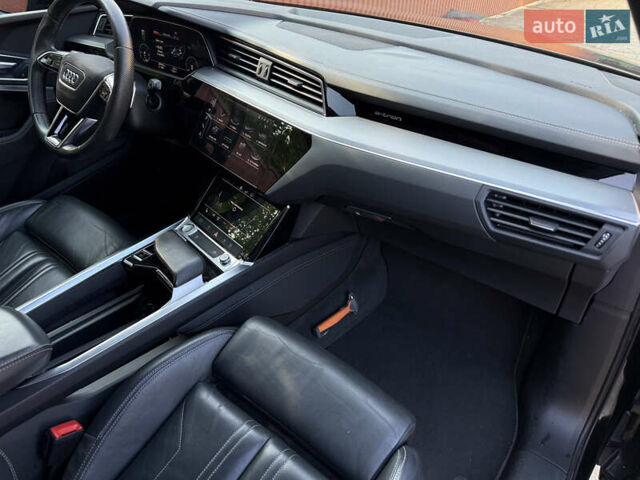 Чорний Ауді E-Tron, об'ємом двигуна 0 л та пробігом 99 тис. км за 28300 $, фото 4 на Automoto.ua