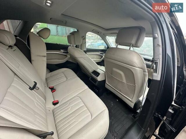 Чорний Ауді E-Tron, об'ємом двигуна 0 л та пробігом 97 тис. км за 19000 $, фото 6 на Automoto.ua