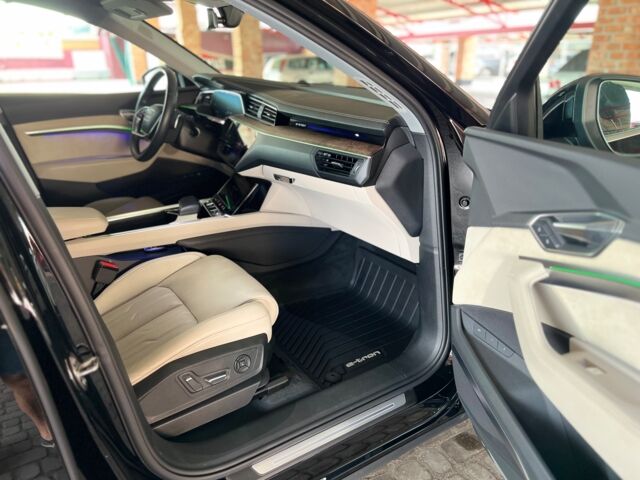Чорний Ауді E-Tron, об'ємом двигуна 0 л та пробігом 31 тис. км за 32300 $, фото 3 на Automoto.ua