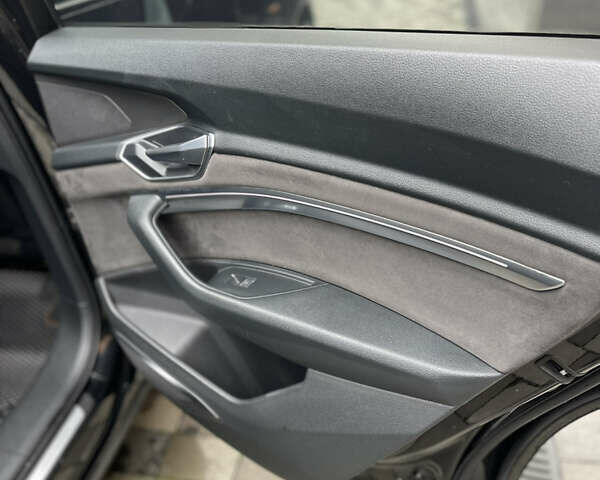 Черный Ауди E-Tron, объемом двигателя 0 л и пробегом 114 тыс. км за 28900 $, фото 28 на Automoto.ua