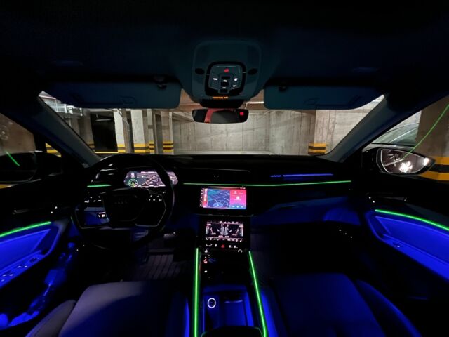 Чорний Ауді E-Tron, об'ємом двигуна 0 л та пробігом 31 тис. км за 32300 $, фото 5 на Automoto.ua