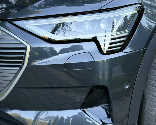 Чорний Ауді E-Tron, об'ємом двигуна 0 л та пробігом 125 тис. км за 28000 $, фото 24 на Automoto.ua