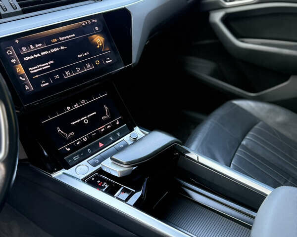 Чорний Ауді E-Tron, об'ємом двигуна 0 л та пробігом 125 тис. км за 28000 $, фото 35 на Automoto.ua