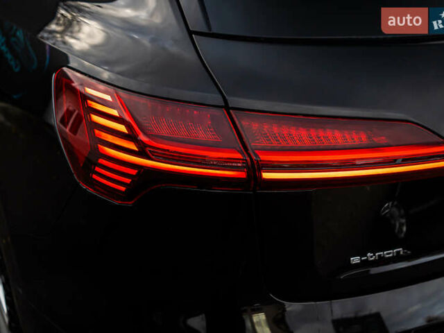 Чорний Ауді E-Tron, об'ємом двигуна 0 л та пробігом 100 тис. км за 31400 $, фото 34 на Automoto.ua