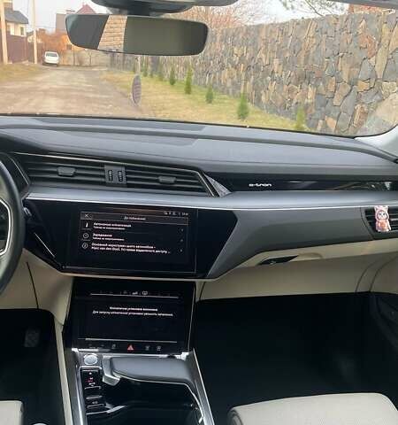 Чорний Ауді E-Tron, об'ємом двигуна 0 л та пробігом 137 тис. км за 27500 $, фото 5 на Automoto.ua