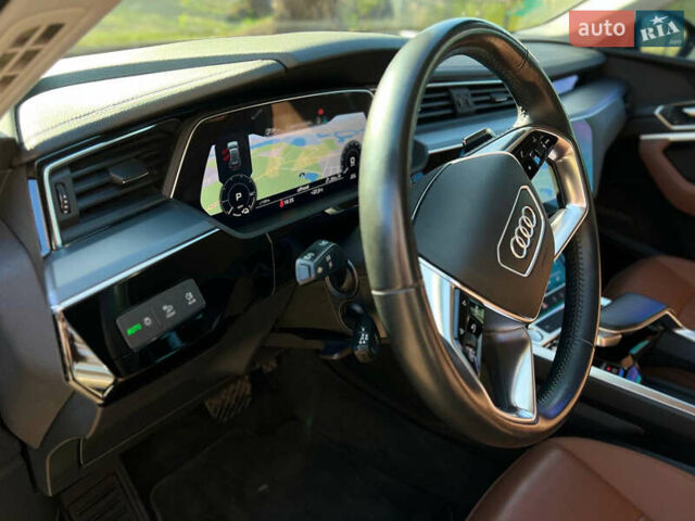 Чорний Ауді E-Tron, об'ємом двигуна 0 л та пробігом 118 тис. км за 27300 $, фото 23 на Automoto.ua