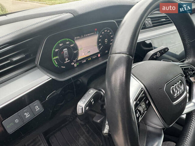 Чорний Ауді E-Tron, об'ємом двигуна 0 л та пробігом 151 тис. км за 27500 $, фото 22 на Automoto.ua