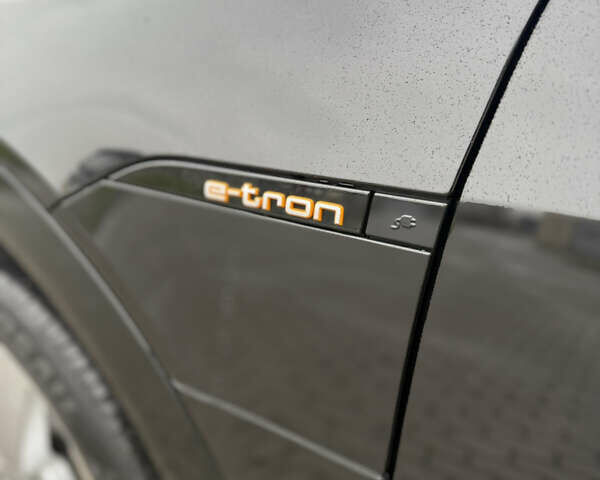 Чорний Ауді E-Tron, об'ємом двигуна 0 л та пробігом 142 тис. км за 23500 $, фото 21 на Automoto.ua